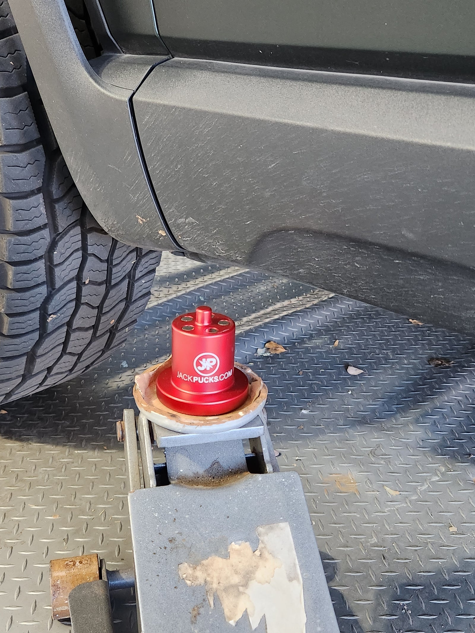 Rivian lifting jack pad puck magnet top